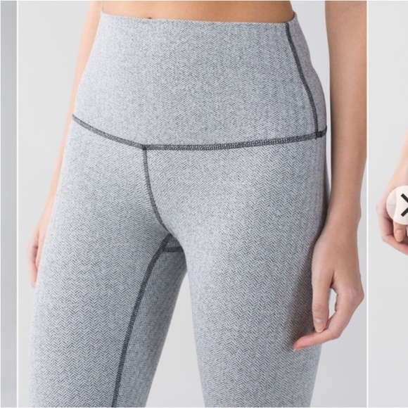 Lululemon Size 6 28 “ double lined herringbone